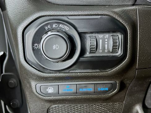 Used 2021 Jeep Wrangler Unlimited Sahara w/ Dual Top Group AWD/4WD image 13