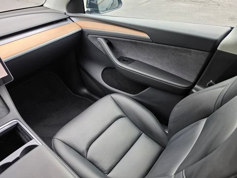 Used 2025 Tesla Model Y Long Range AWD/4WD image 34