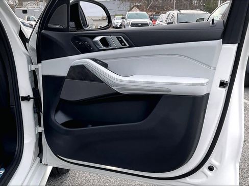 Used 2026 BMW X7 xDrive40i w/ Executive Package image 25