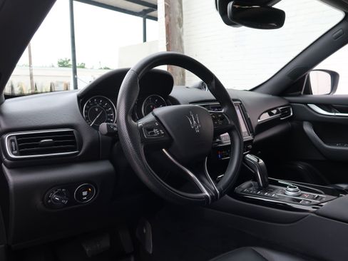 Used 2022 Maserati Levante GT AWD/4WD image 31