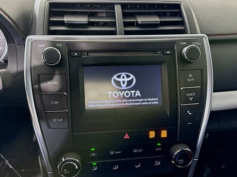 Used 2017 Toyota Camry SE image 18