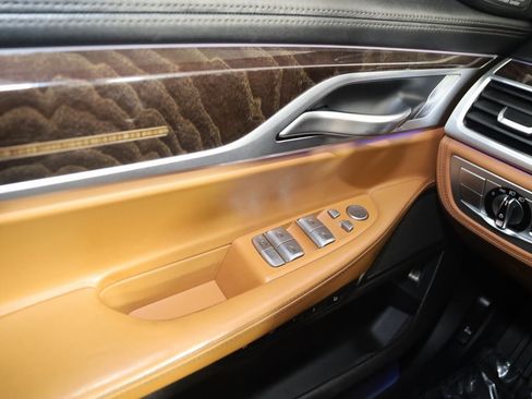Used 2022 BMW 750i xDrive w/ Luxury Rear Seating Package image 43