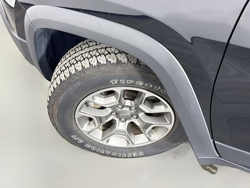 Used 2022 Jeep Cherokee Trailhawk w/ Premium Leather Package image 43