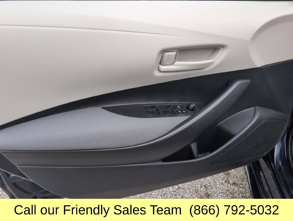 Used 2025 Toyota Corolla LE FWD image 11