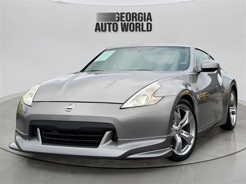 Used 2009 Nissan 370Z Coupe w/ Sport Pkg RWD image 3