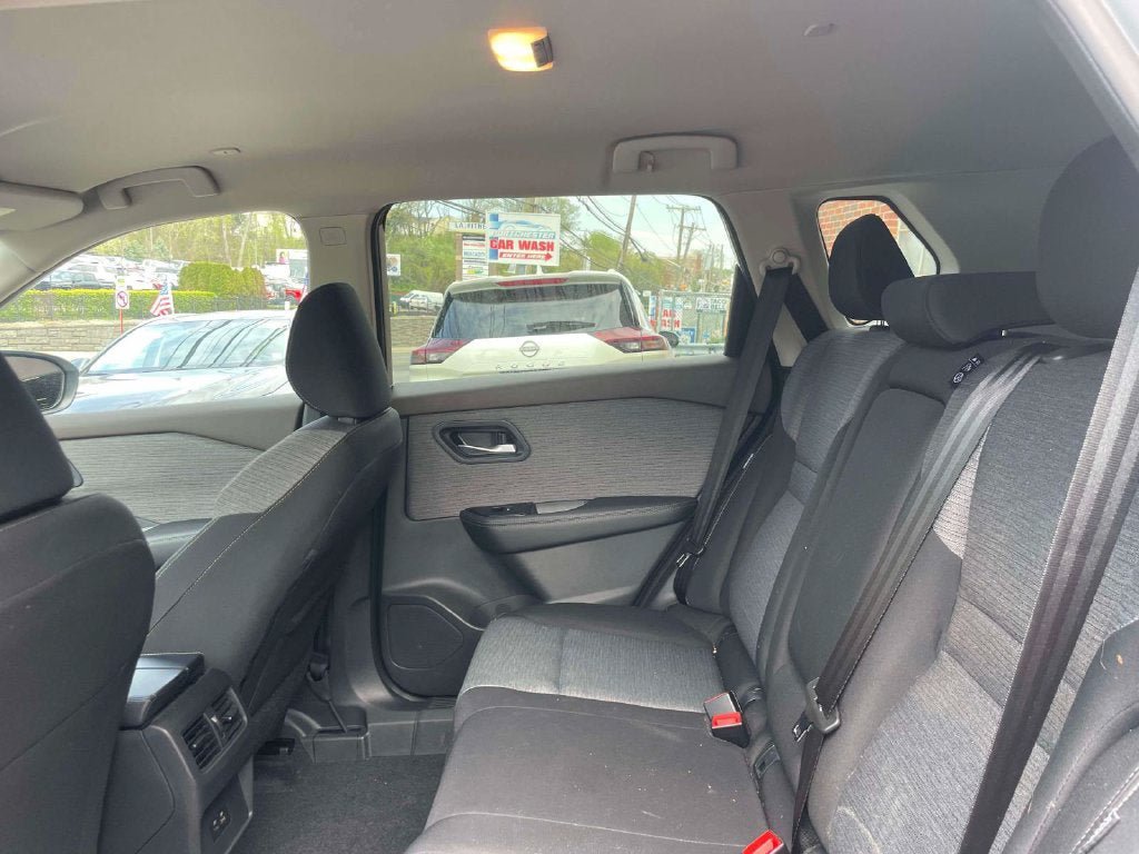 Used 2023 Nissan Rogue SV AWD/4WD image 12