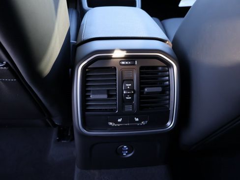 New 2026 Porsche Macan image 21