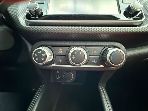 Used 2018 Nissan Kicks S FWD image 22