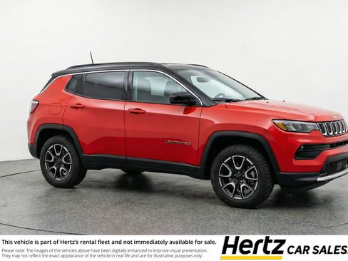 Used 2025 Jeep Compass Trailhawk image 1