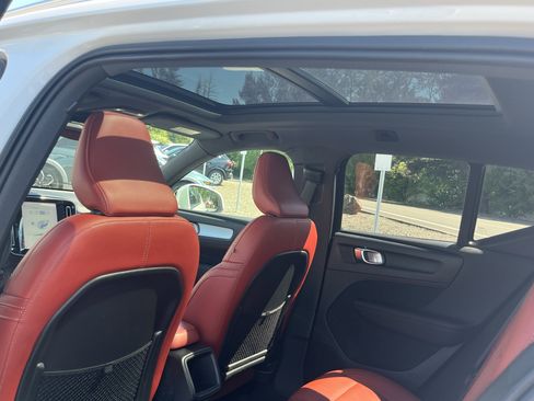 Used 2019 Volvo XC40 T5 Momentum AWD/4WD image 14