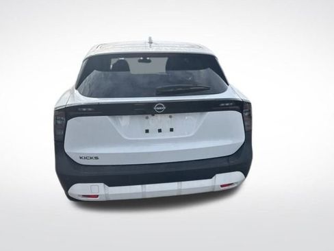 Used 2025 Nissan Kicks SV image 4