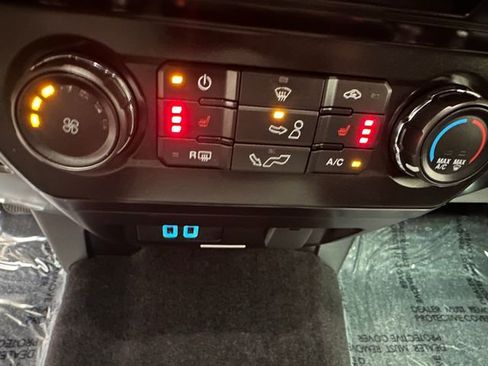 Used 2016 Ford F150 XLT w/ Equipment Group 302A Luxury AWD/4WD image 11