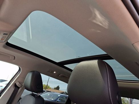 Certified 2023 Volkswagen Taos SE w/ Panoramic Sunroof Package FWD image 14