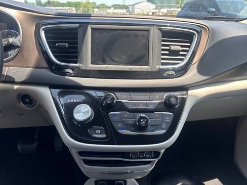 Used 2021 Chrysler Voyager Lxi FWD image 22