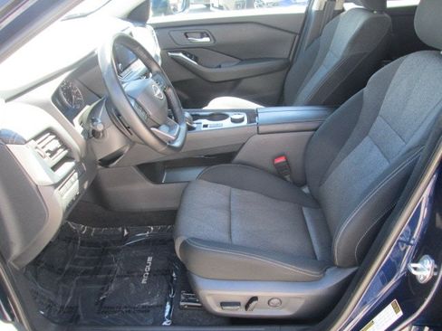 Used 2025 Nissan Rogue SV AWD/4WD image 9