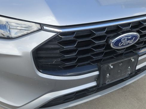 Used 2023 Ford Escape ST-Line AWD/4WD image 3