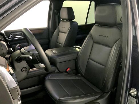 Used 2025 GMC Yukon Denali AWD/4WD image 21