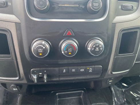 Used 2018 RAM 3500 Tradesman w/ Chrome Appearance Group AWD/4WD image 17
