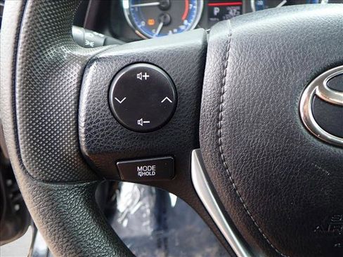 Used 2019 Toyota Corolla LE image 10