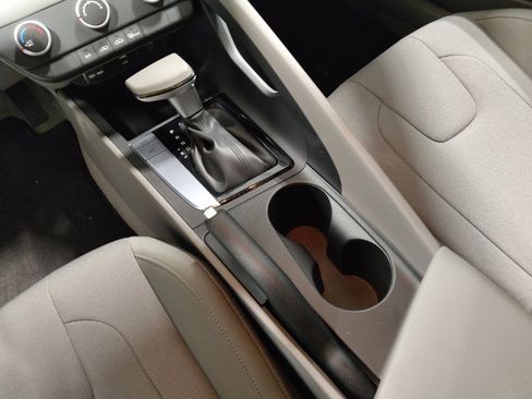 Used 2025 Hyundai Elantra SE w/ Cargo Package image 26