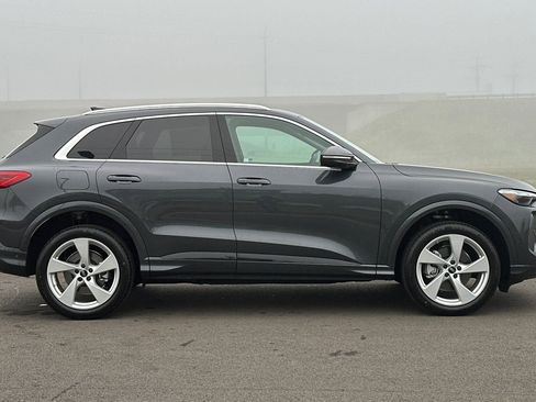 New 2025 Audi Q5 Premium Plus image 2