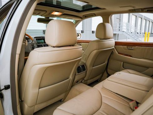 Used 2005 Lexus LS 430 image 29
