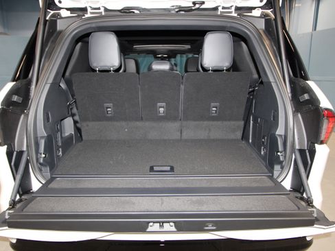New 2026 Lincoln Navigator Reserve AWD/4WD image 37