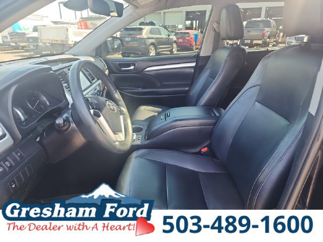 Used 2019 Toyota Highlander XLE AWD/4WD image 16