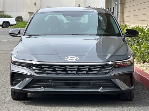 New 2025 Hyundai Elantra SEL image 3
