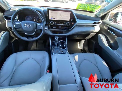 Used 2023 Toyota Highlander Platinum AWD/4WD image 29