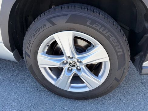 Used 2022 Toyota Highlander LE FWD image 7