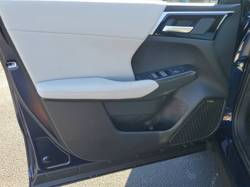 New 2025 Mitsubishi Outlander SE image 8