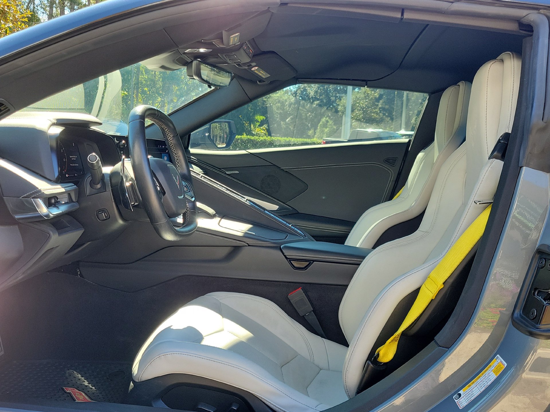 Used 2024 Chevrolet Corvette Stingray Convertible w/ Z51 Performance Package RWD image 18