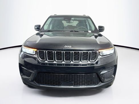 Used 2023 Jeep Grand Cherokee Laredo w/ Trailer Tow Prep Group (B) AWD/4WD image 2