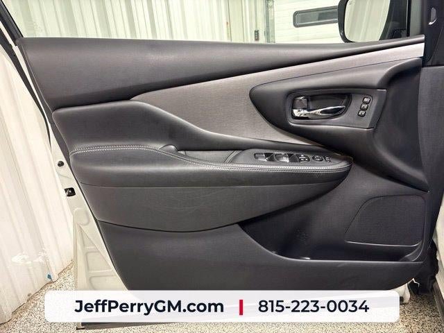 Used 2020 Nissan Murano SL w/ Moonroof Package AWD/4WD image 12