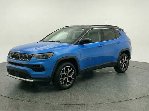 Used 2025 Jeep Compass Limited AWD/4WD image 3