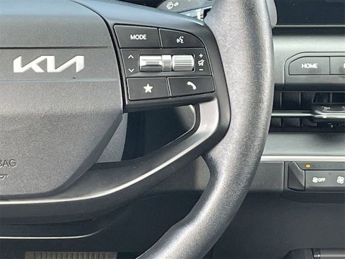 Used 2025 Kia K4 LXS image 23