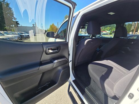 Used 2018 Toyota Tacoma TRD Sport RWD image 15