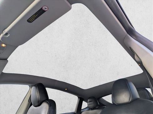 Used 2024 Tesla Model Y Long Range image 16