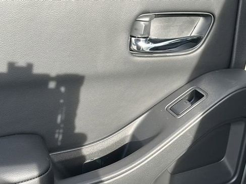 Certified 2025 Nissan Frontier SV image 18