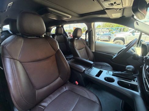 Used 2023 Toyota Sienna Platinum AWD/4WD image 24