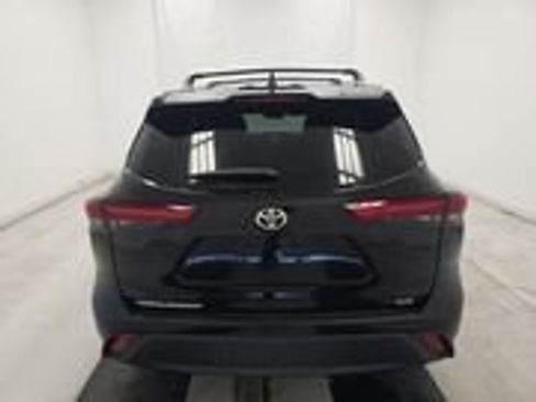 Used 2022 Toyota Highlander XLE image 5