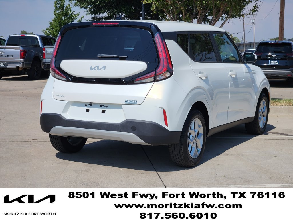 Used 2025 Kia Soul LX w/ LX Technology Package FWD image 4