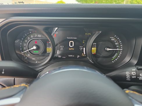 Used 2024 Jeep Wrangler Unlimited Sahara AWD/4WD image 16