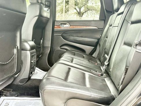 Used 2013 Jeep Grand Cherokee Limited w/ Luxury Group II image 16