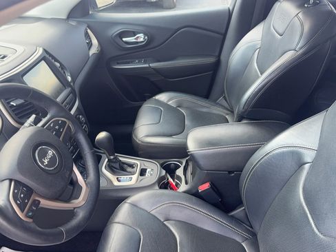 Used 2015 Jeep Cherokee Limited w/ Luxury Group AWD/4WD image 10