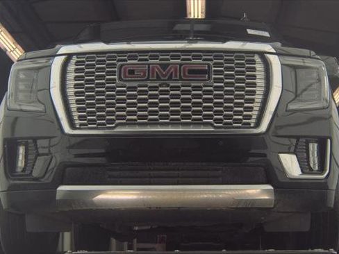 Used 2021 GMC Yukon Denali w/ Denali Premium Package RWD image 4