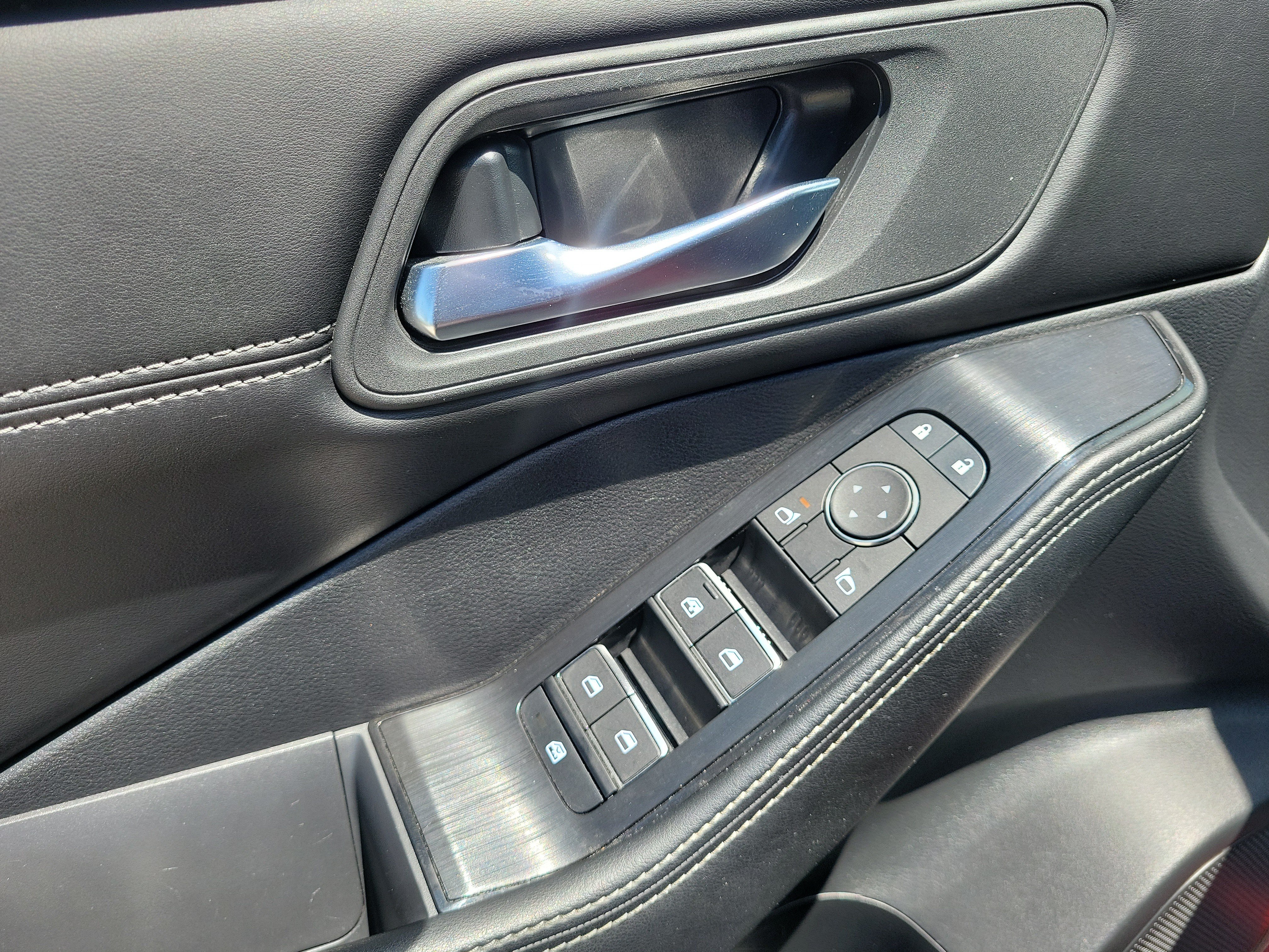 Certified 2025 Nissan Rogue SL FWD image 16