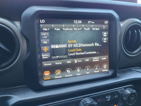 Used 2022 Jeep Gladiator Sport AWD/4WD image 16