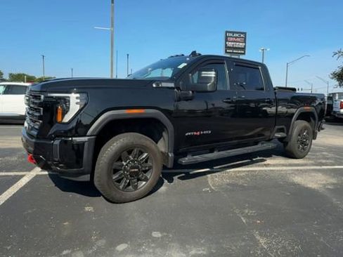 Used 2024 GMC Sierra 2500 AT4 w/ Technology Package AWD/4WD image 4